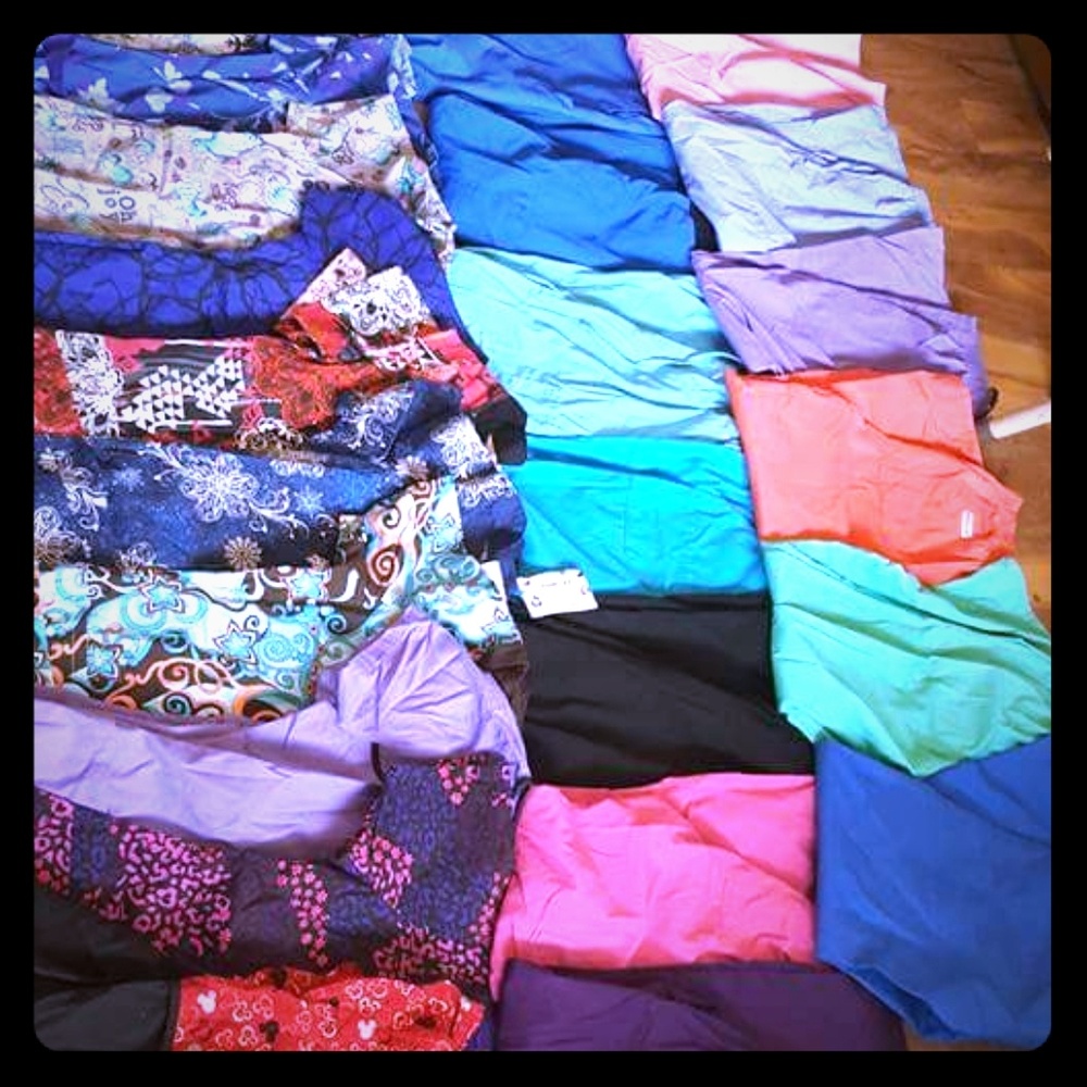 Lot/bundle of women's scrubs